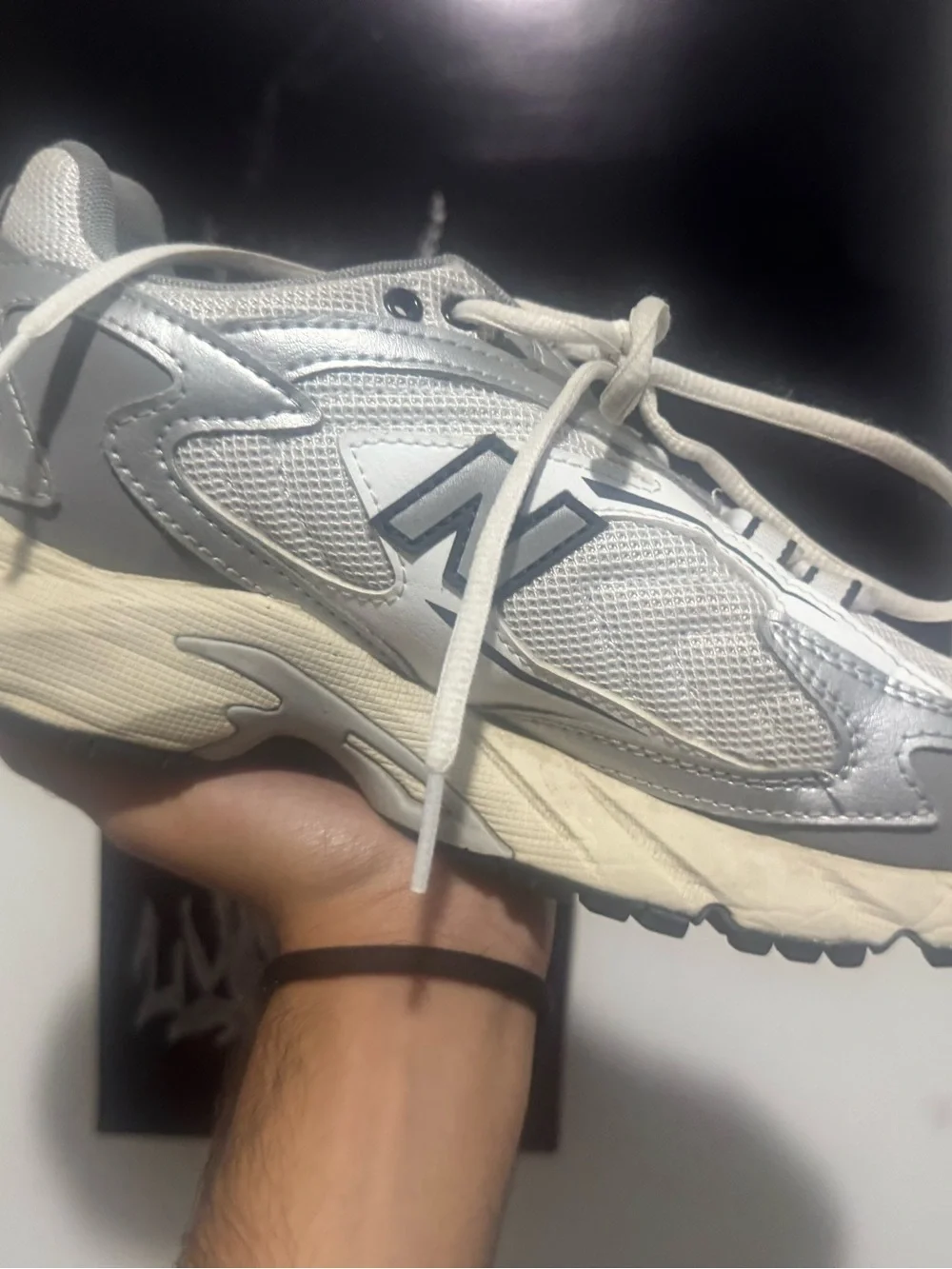 New Balance 725 metallic silver slate grey & cream size 9 men